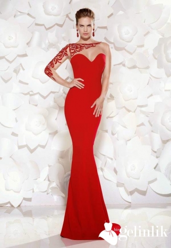 Kol Detaylı Straplez Kırmızı Abiye