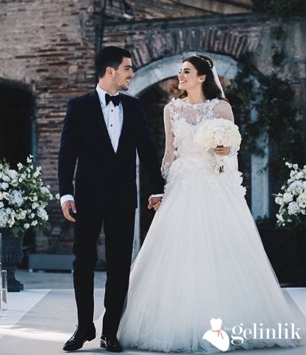 Ezgi Eyüboğlu Gelinlik