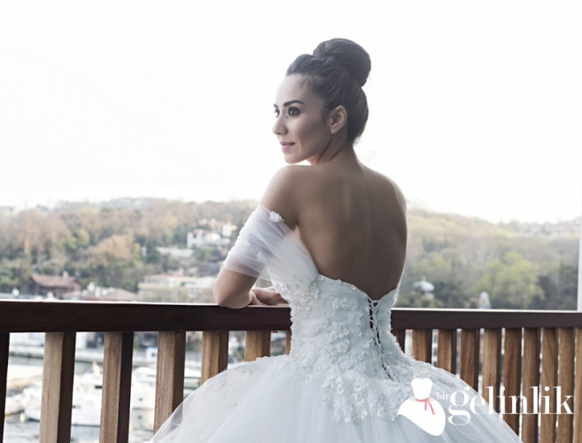 Sırt Dekolteli Gelinlik
