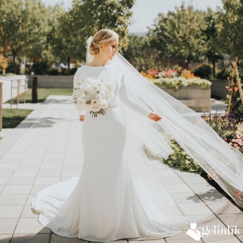 Kapalı Model Sade Saten Balık Gelinlik