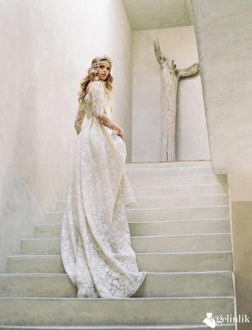 Transparan Omuzlu Ve Kollu Salaş Model Gelinlik