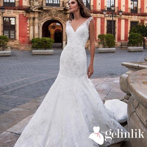 V Yaka Çiçek Motifli Balık Model Gelinlik