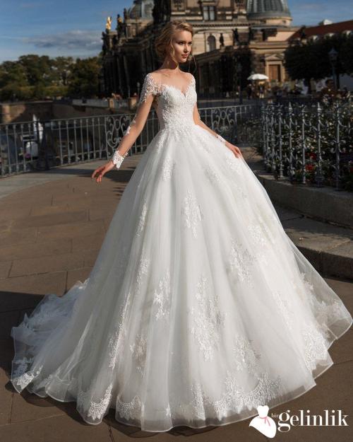 Dantel Süslemeli Kayık Yaka Prenses Model Gelinlik