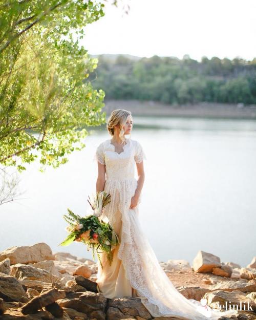 Salaş Model Sırt Detaylı Dantel Motifli Gelinlik