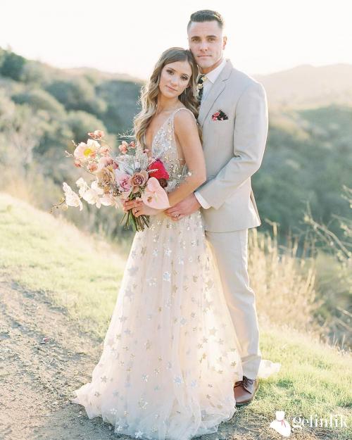 Salaş Model Yıldız Süslemeli V Yaka Gelinlik