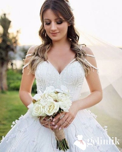 Gizem Karaca Gelinlik