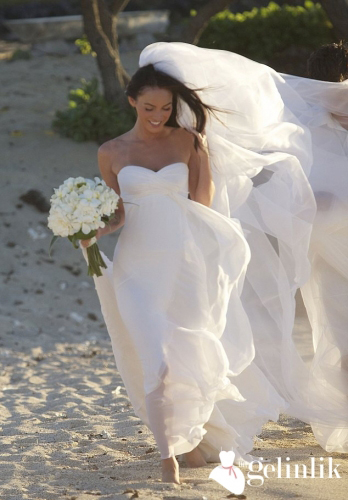 Kumsal Düğünü İçin Sade Gelinlik Modeli