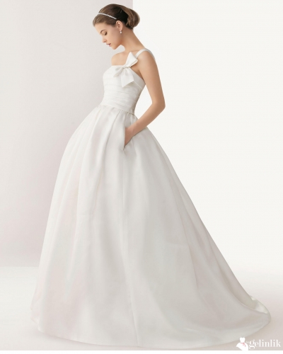 Fiyonk Detaylı Tek Omuzlu Sade Gelinlik