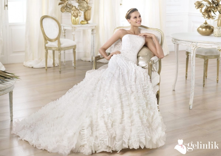 Straplez Sade Dar Kesim Gelinlik Modeli
