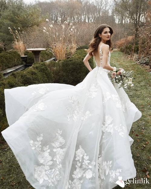 Çiçek Desenli Zarif Gelinlik Modeli