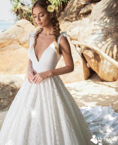 Çiçek Desenli Saten Detaylı Zarif Gelinlik