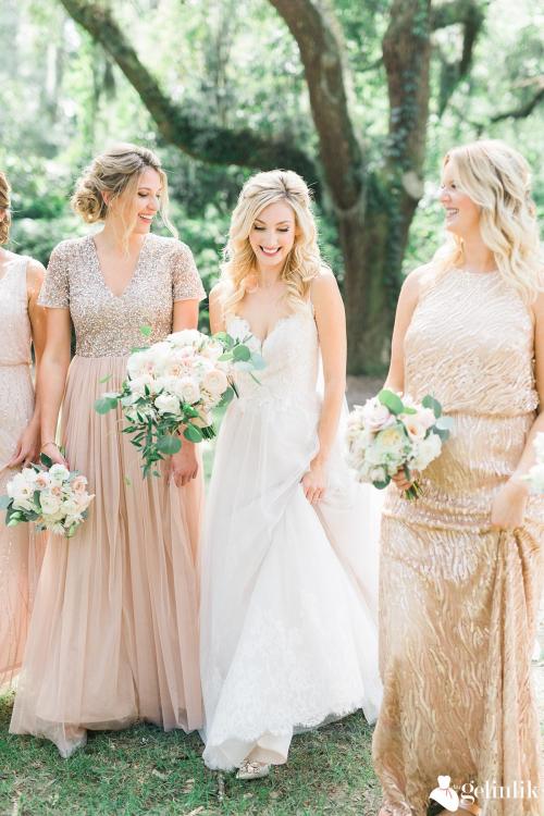 Dantel Süslemeli Dar Kesim Gelinlik