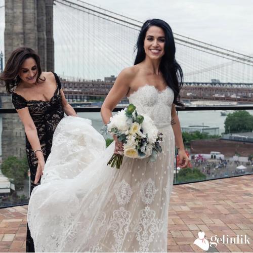 Dar Kesim Straplez Gelinlik Modeli