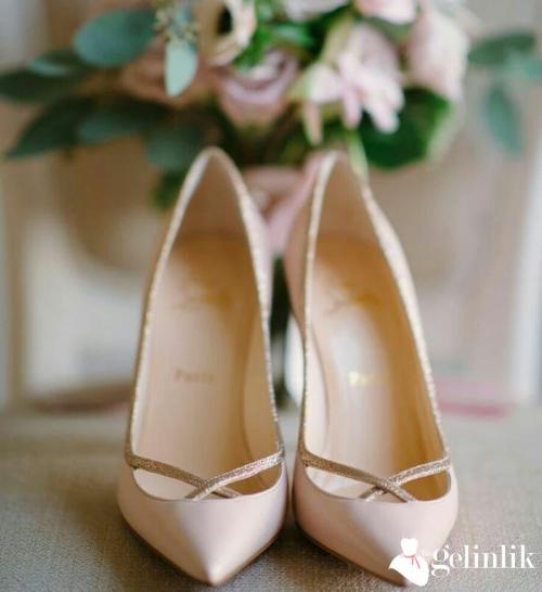 Yüksek Topuklu Ten Rengi Stiletto