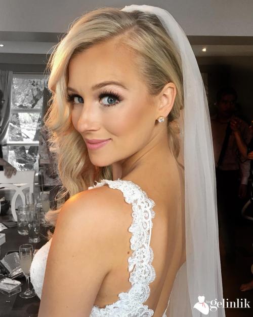 Uzun Boylu Gelin Adayları Nasıl Bir Gelinlik Giymeli?