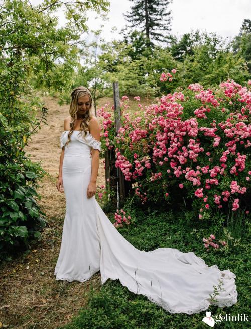 Düşük Omuzlu Sade Balık Gelinlik