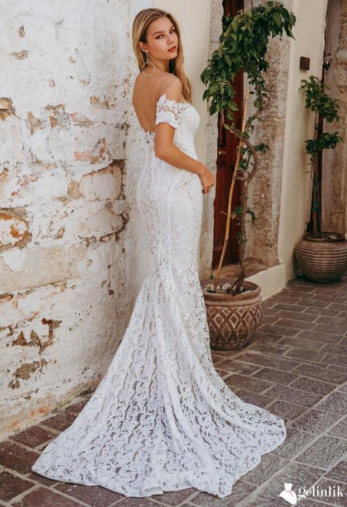 Sırtı Açık Kayık Yaka Dantel Gelinlik