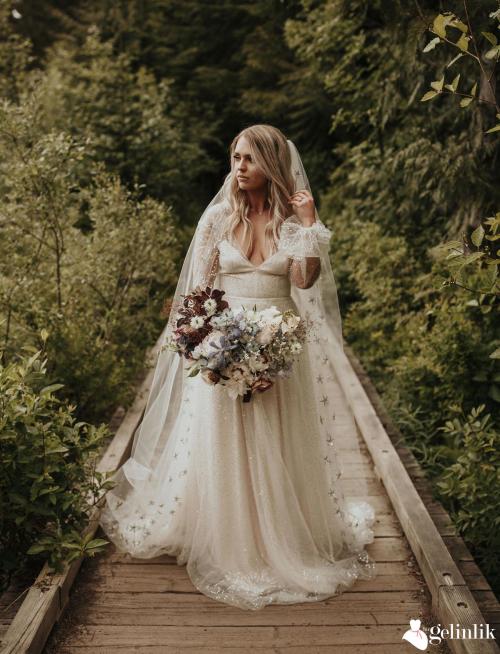 Salaş Model Dekolteli V Yaka Transparan Kollu Gelinlik