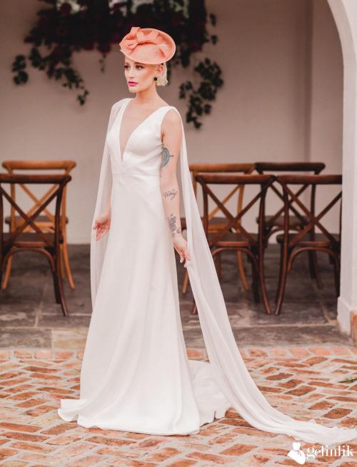 Saten V Yaka Sade Gelinlik