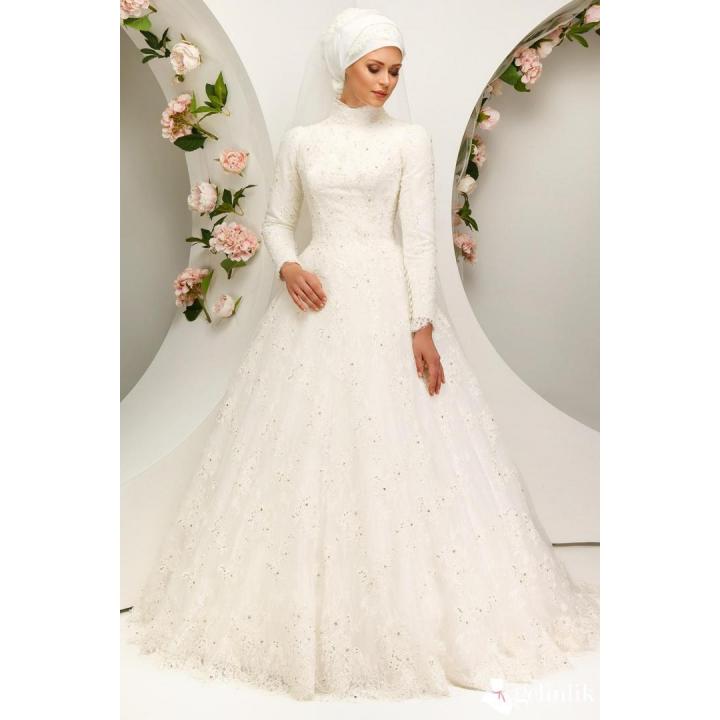 A Kesim Dantel Tesettur Gelinlik Bir Gelinlik