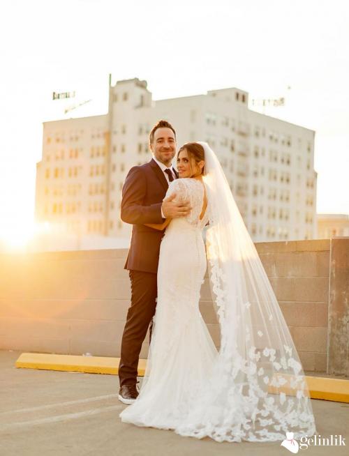 Sırt Dekolteli Duvaklı Balık Gelinlik