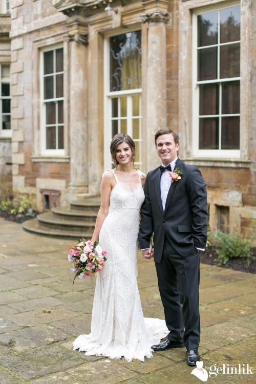 Sırt Dekolteli Askılı Salaş Gelinlik