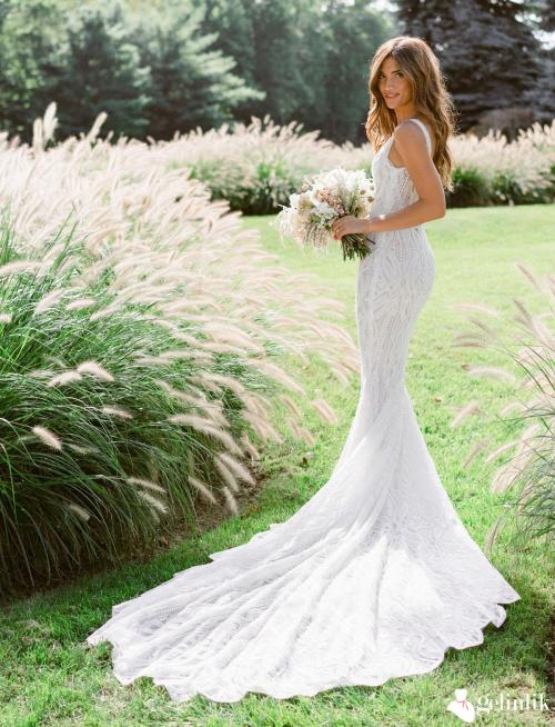 V Yaka Dantel Balık Gelinlik Modeli