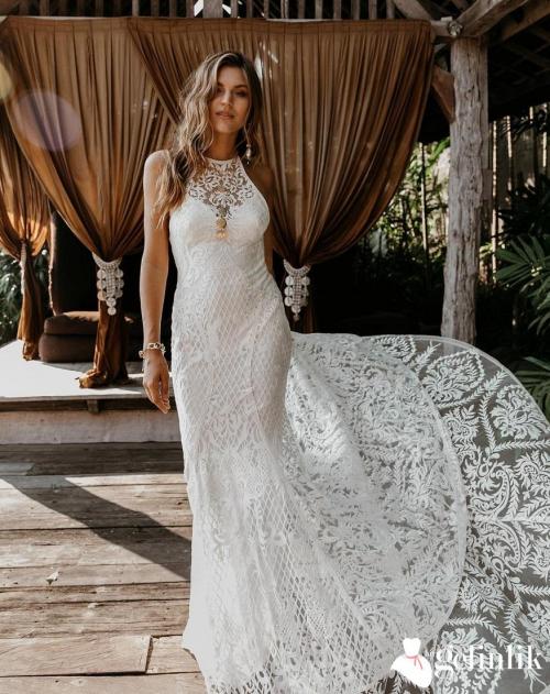 Sırt Dekolteli Dantel Balık Gelinlik