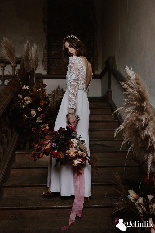 Sırtı Açık Çiçek Desenli Salaş Gelinlik