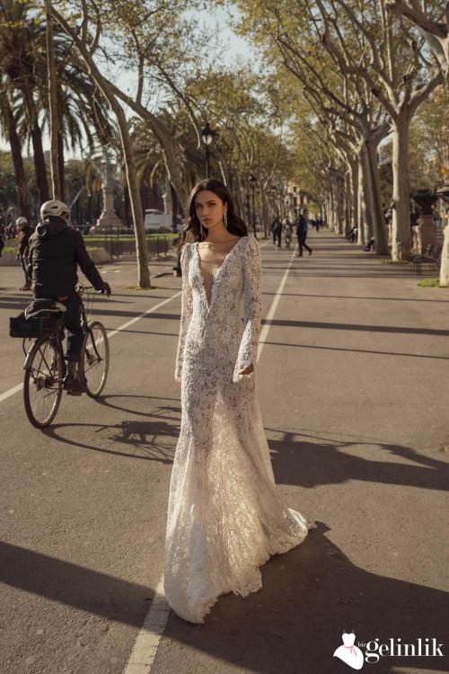 Sırtı Açık V Yaka Uzun Kollu Dantel Gelinlik