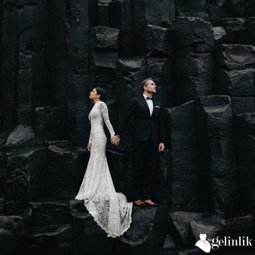 Uzun Kollu Dar Kesim Dekolteli Dantel Gelinlik
