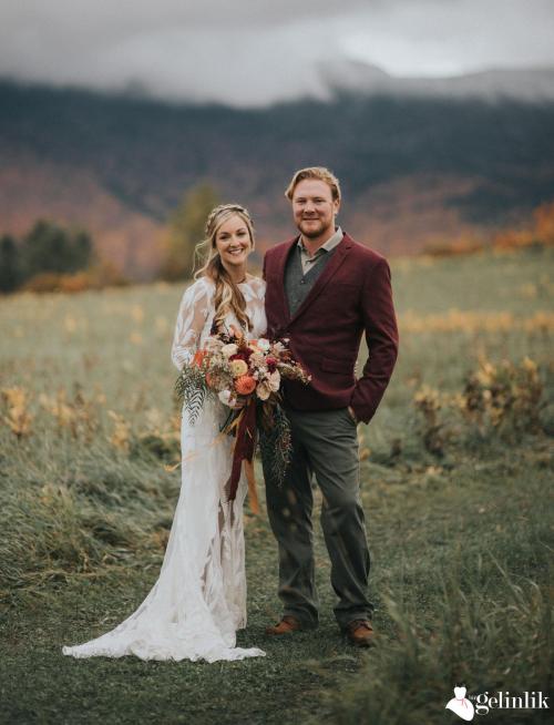 Sırt Dekolteli Transparan Yırtmaçlı Salaş Model Gelinlik