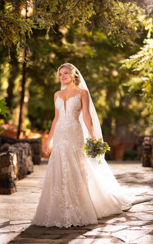 Balık Model İp Askılı Sırtı Açık Dantel Motifli Gelinlik