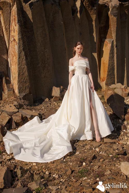 Halia: Salaş Model Straplez Sade Gelinlik