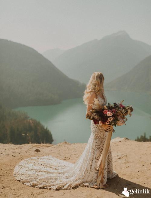 Dantel Motifli Askılı Salaş Model Gelinlik: Sasha