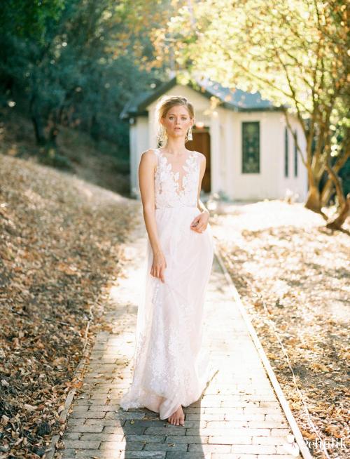 Askılı Sırtı Açık Salaş Model Çiçek Desenli Gelinlik: Cadence