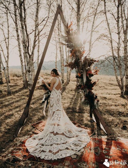 Zamansız Bir Şıklık: East